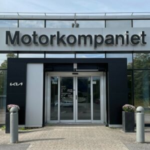 Både nya och begagnade bilar i lager